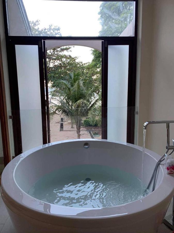 Superior Sea View Bathtub