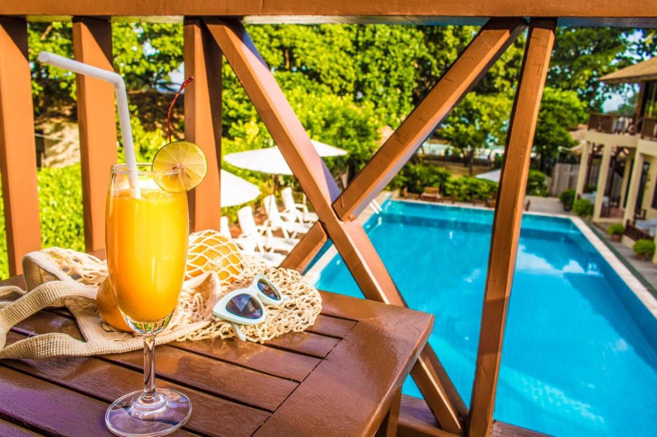 Deluxe Pool View