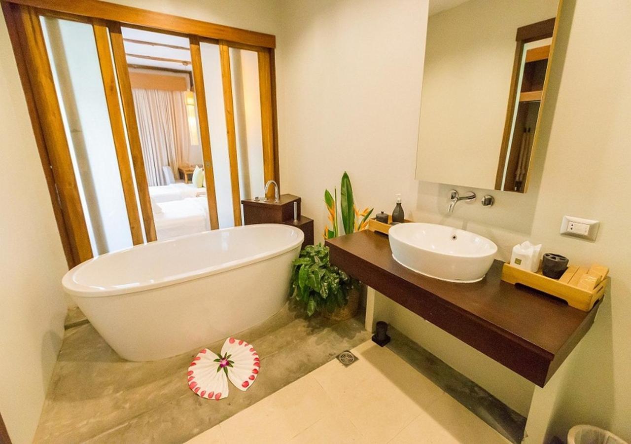 Deluxe Double Room Pool View