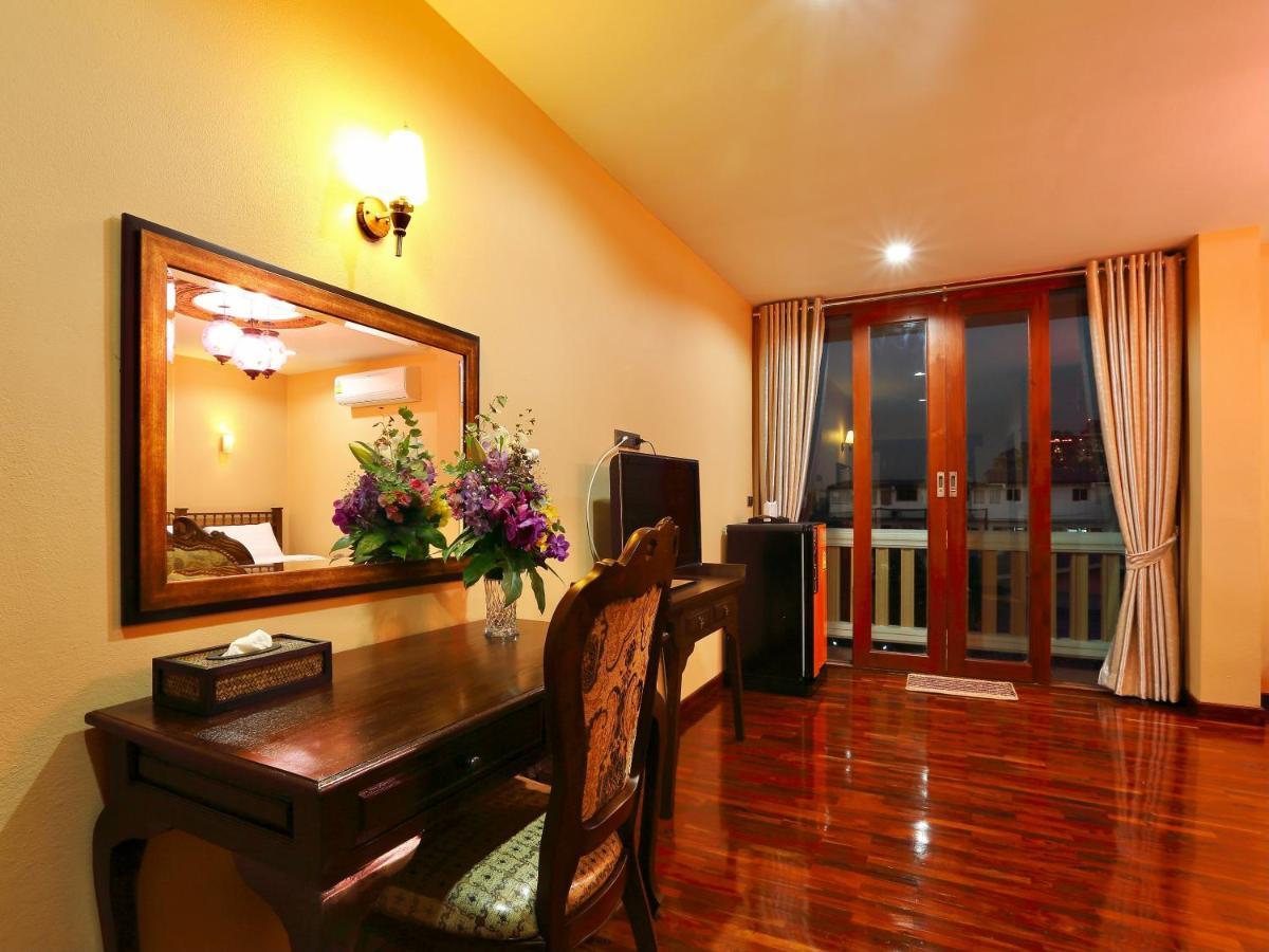 Deluxe King or Twin Room