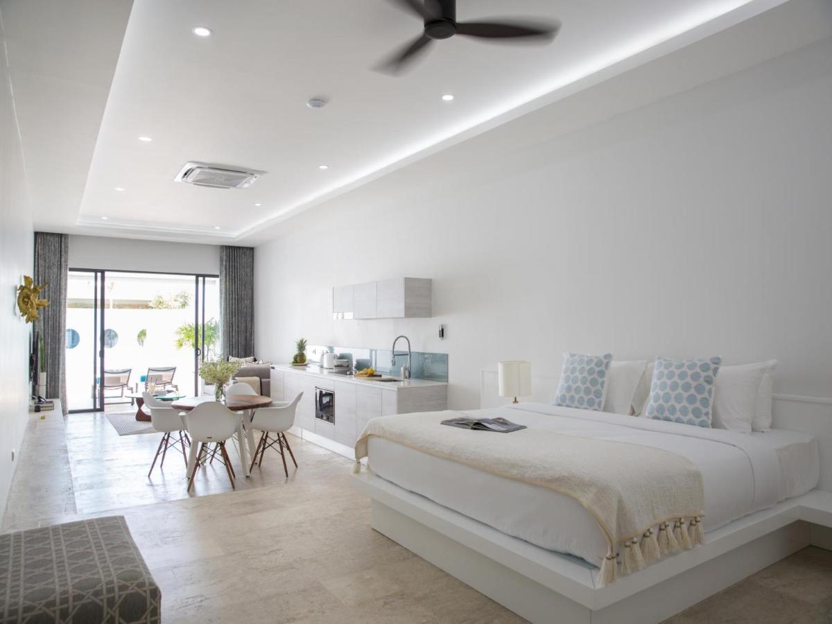 One-Bedroom Pool Suite