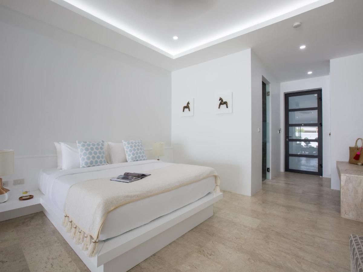 One-Bedroom Pool Suite