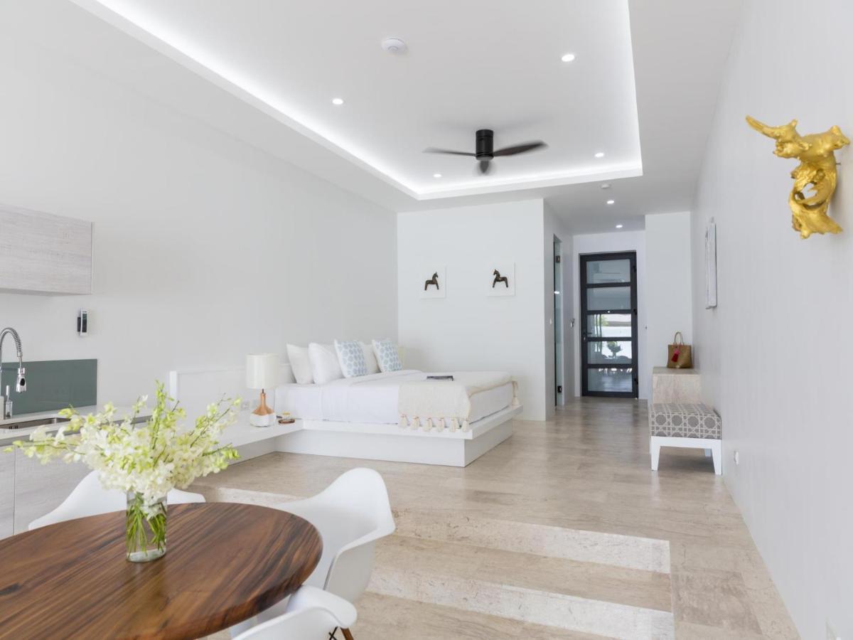 One-Bedroom Pool Suite