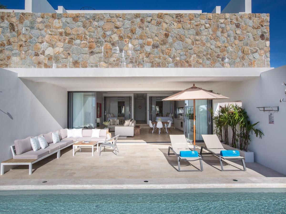 Three-Bedroom Pool Suite Seaview & Cinema