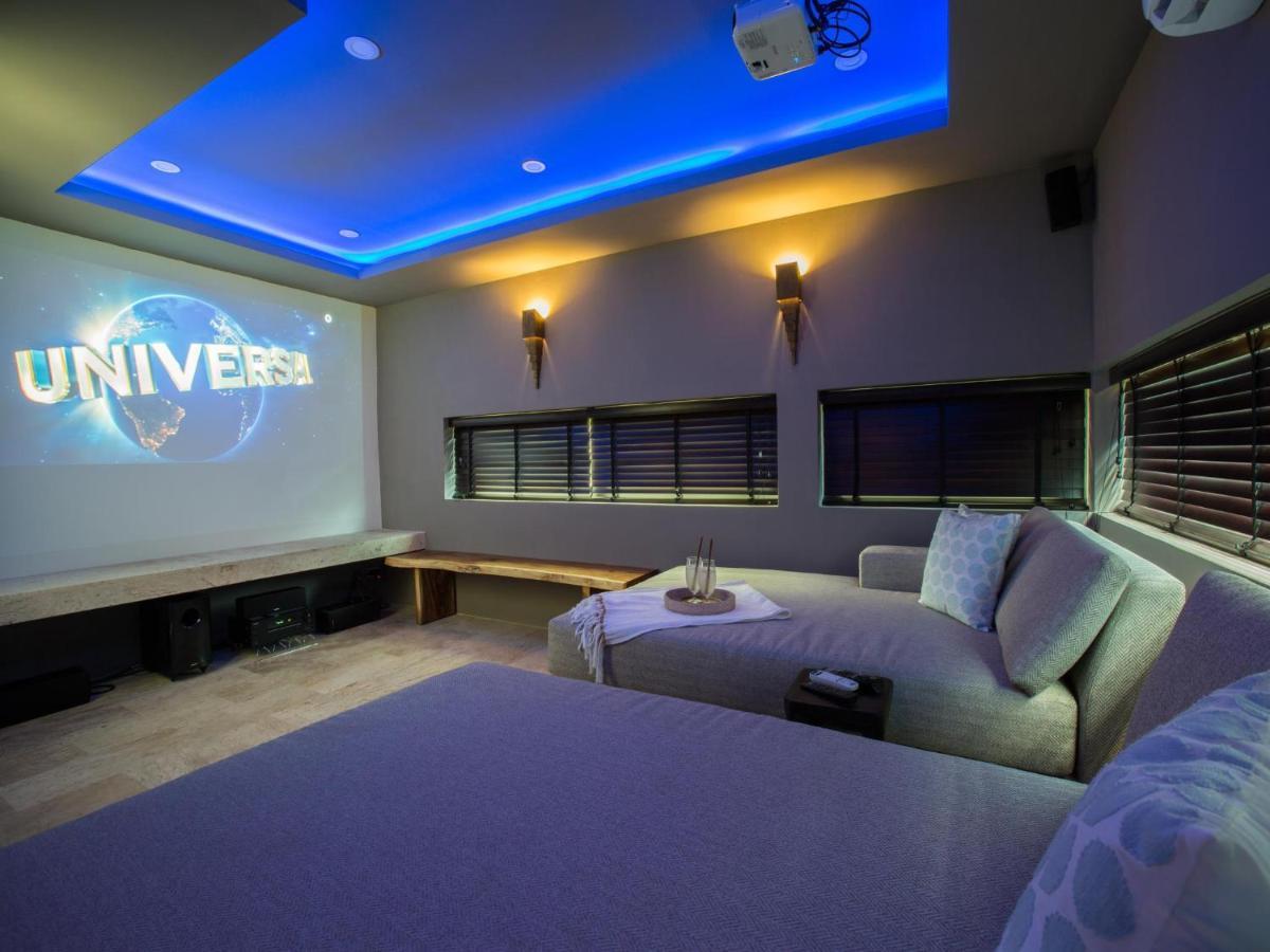 Three-Bedroom Pool Suite Seaview & Cinema