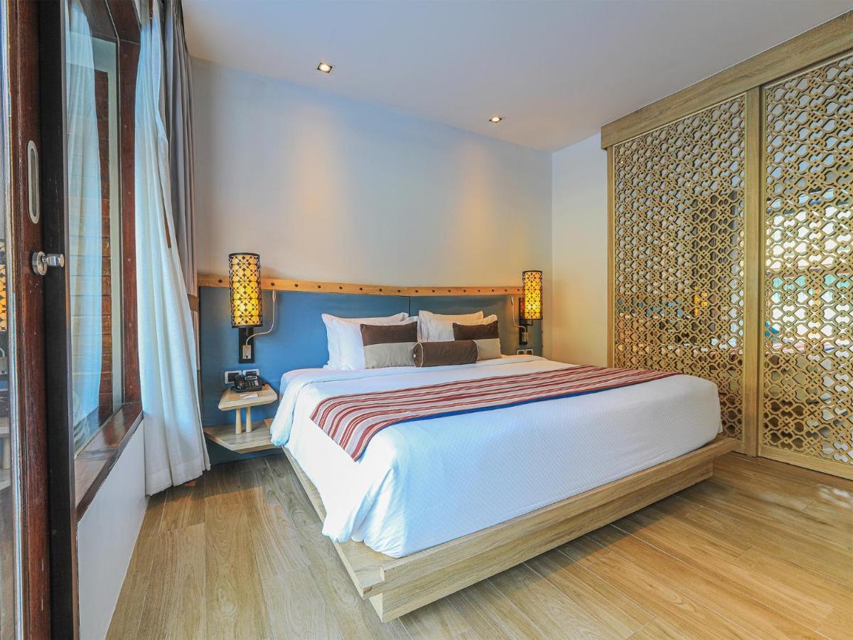 Deluxe Pool View Double Room