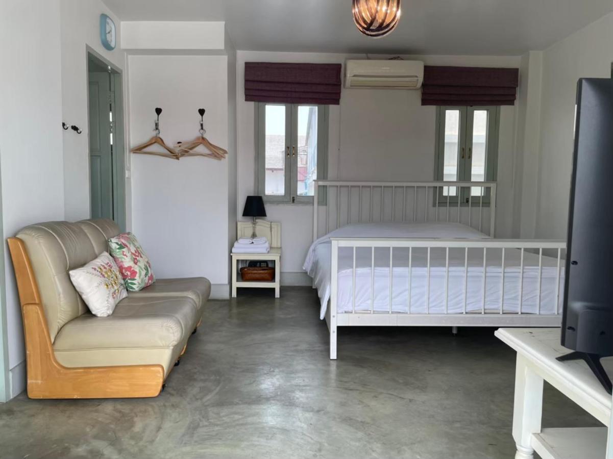 Deluxe King Room Sunroom