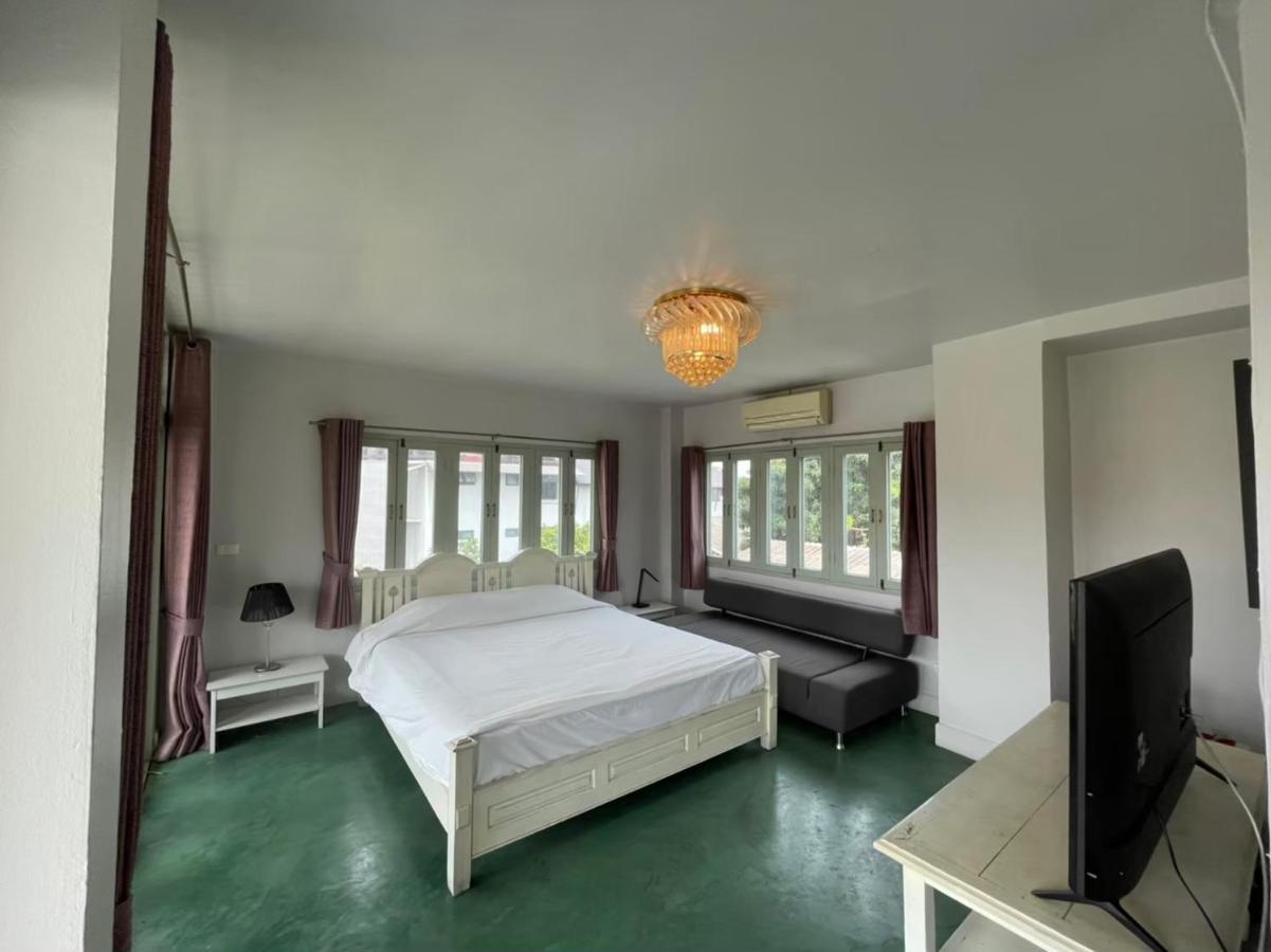 Grand Deluxe Mountain View Room Balcony & Bathtub