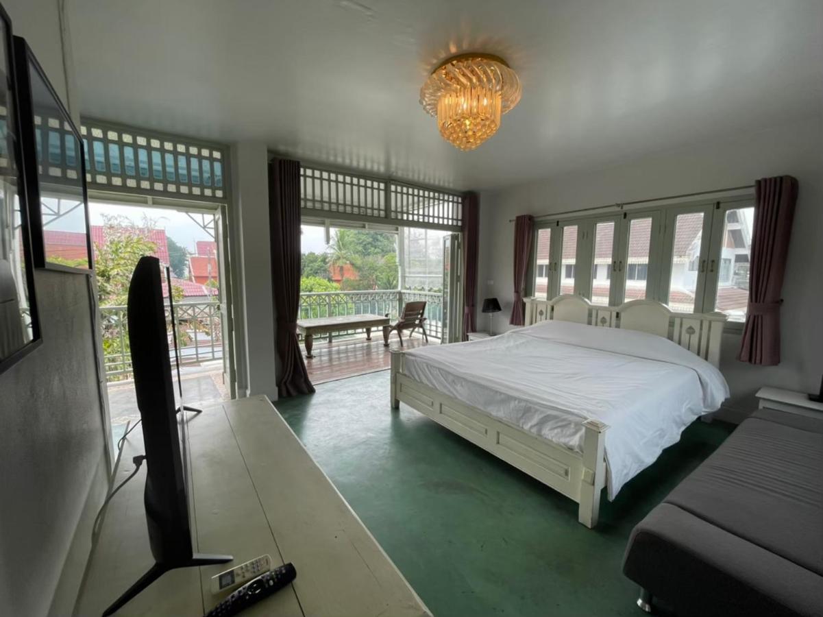 Grand Deluxe Mountain View Room Balcony & Bathtub