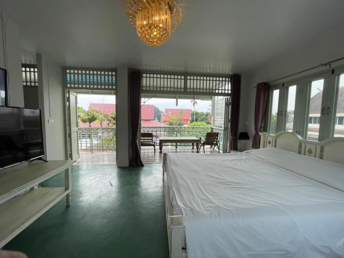 Grand Deluxe Mountain View Room Balcony & Bathtub