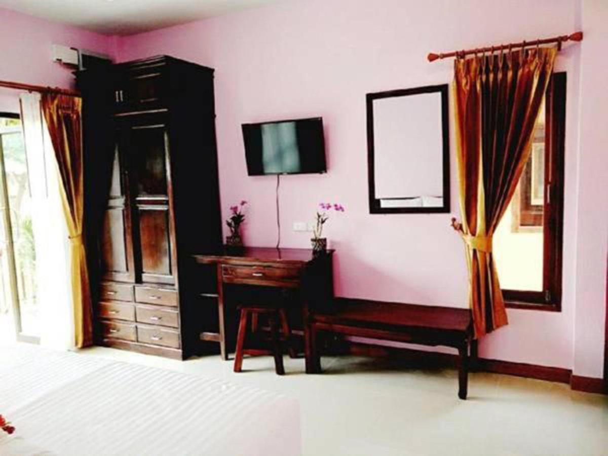 Deluxe Double or Twin Room Pool View