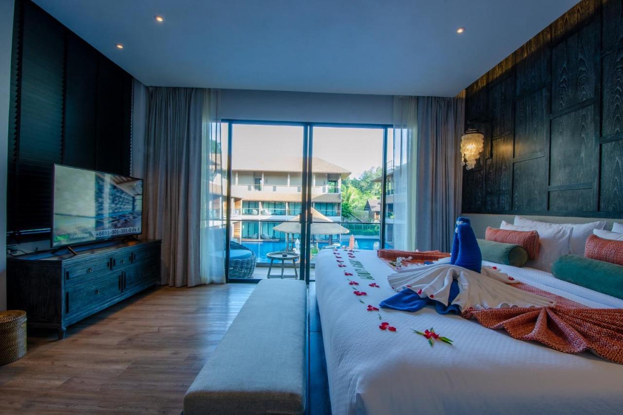 Deluxe Double or Twin Room Pool View
