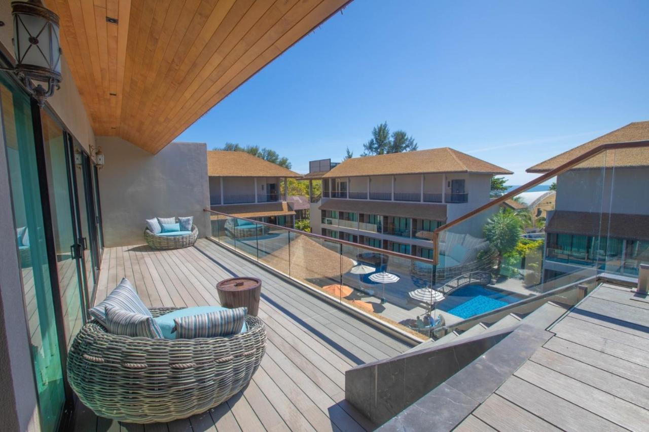 Family Jacuzzi Suite Pool View