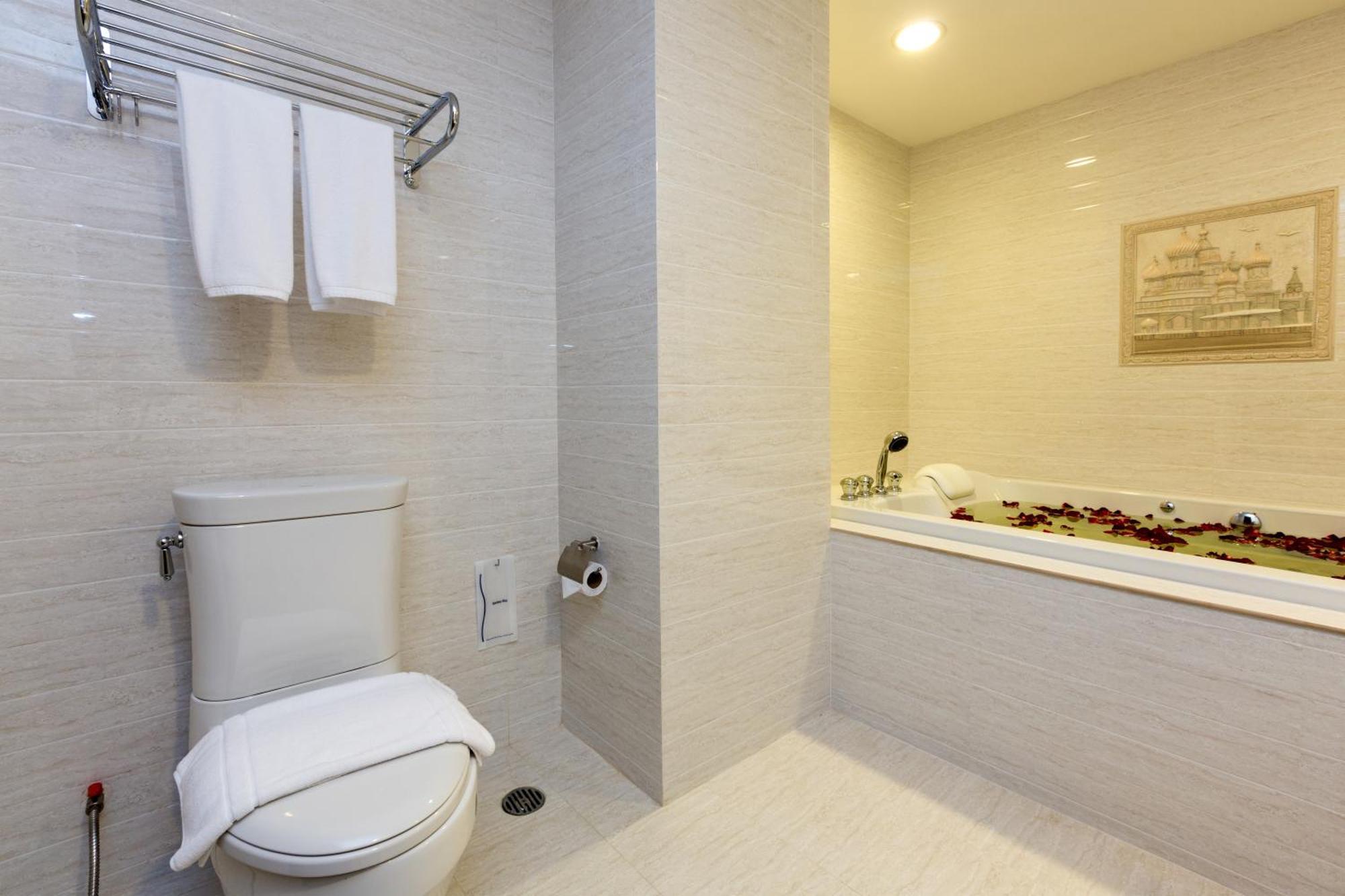 Jacuzzi Suite
