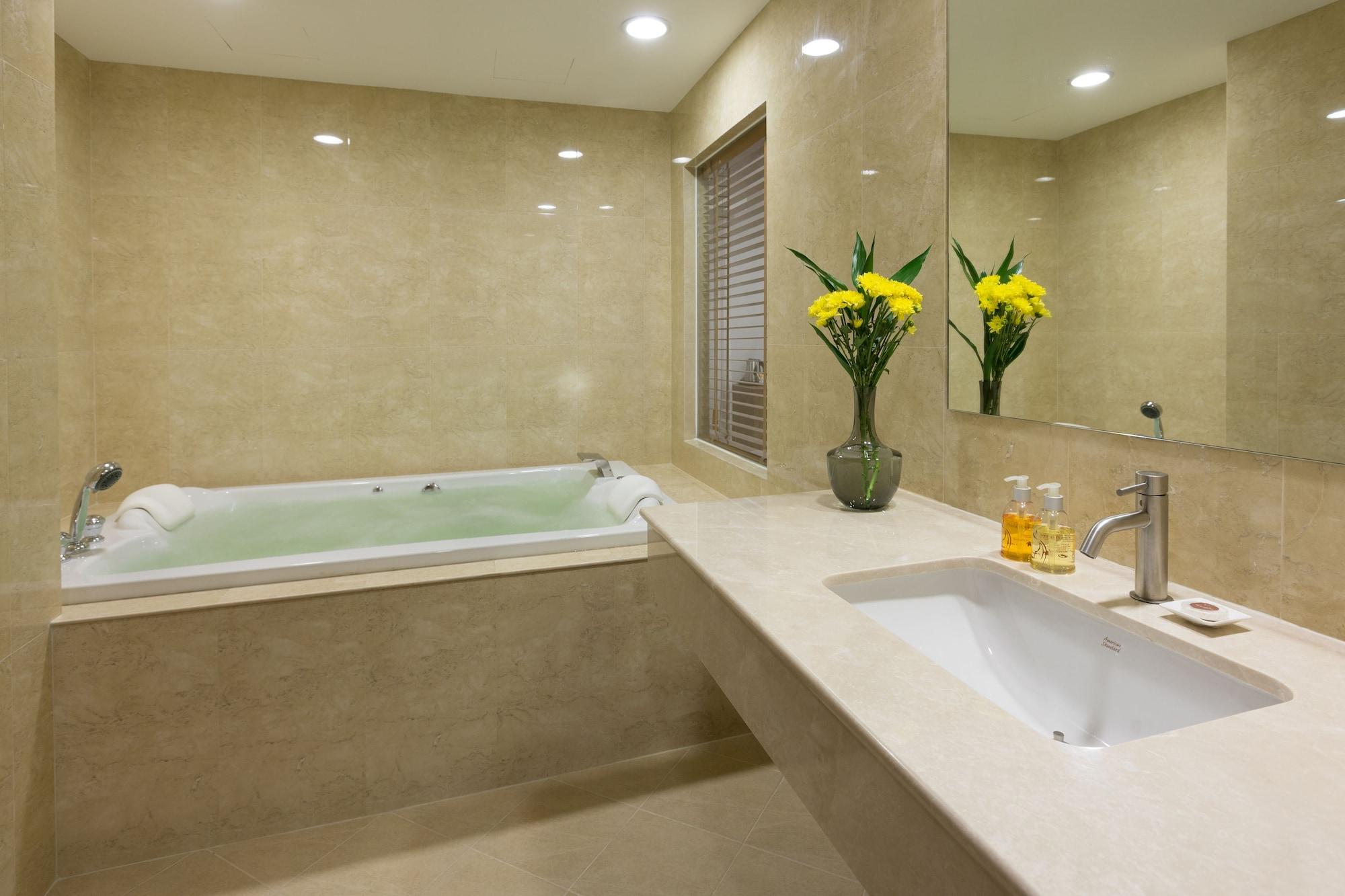 Jacuzzi Suite
