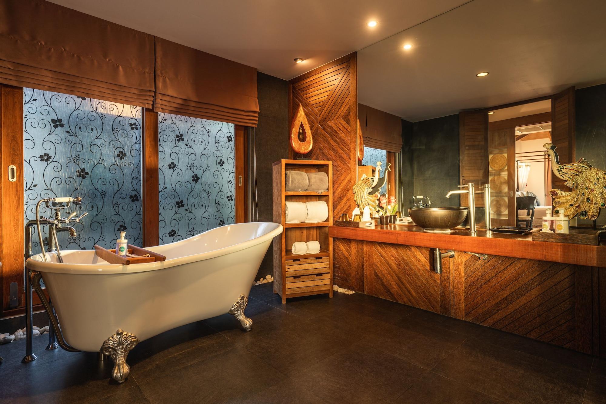 Grand Sunset Suite Pool Villa