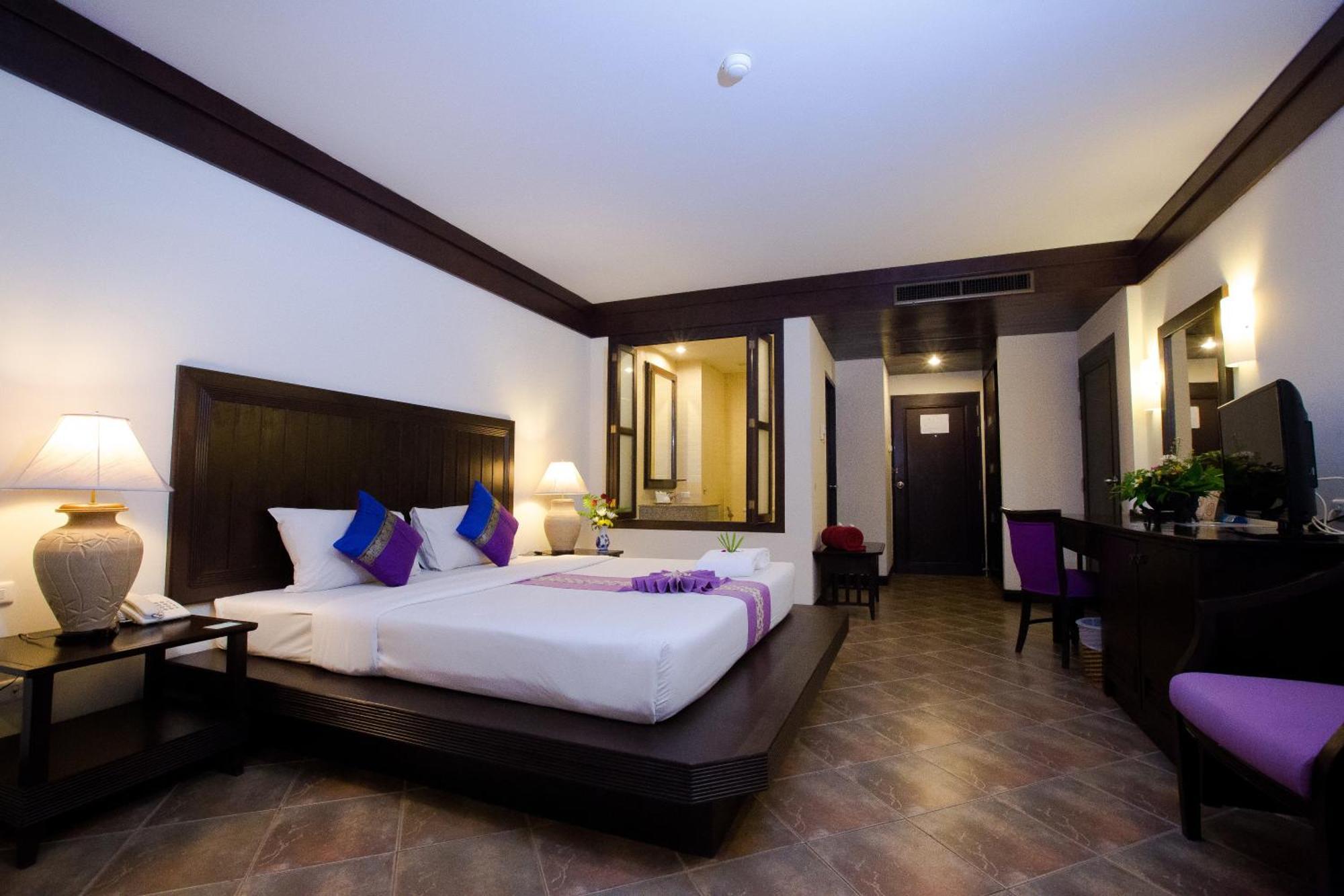 Deluxe Double or Twin Room Pool View