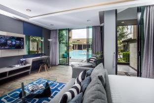 Grand Deluxe Pool Access