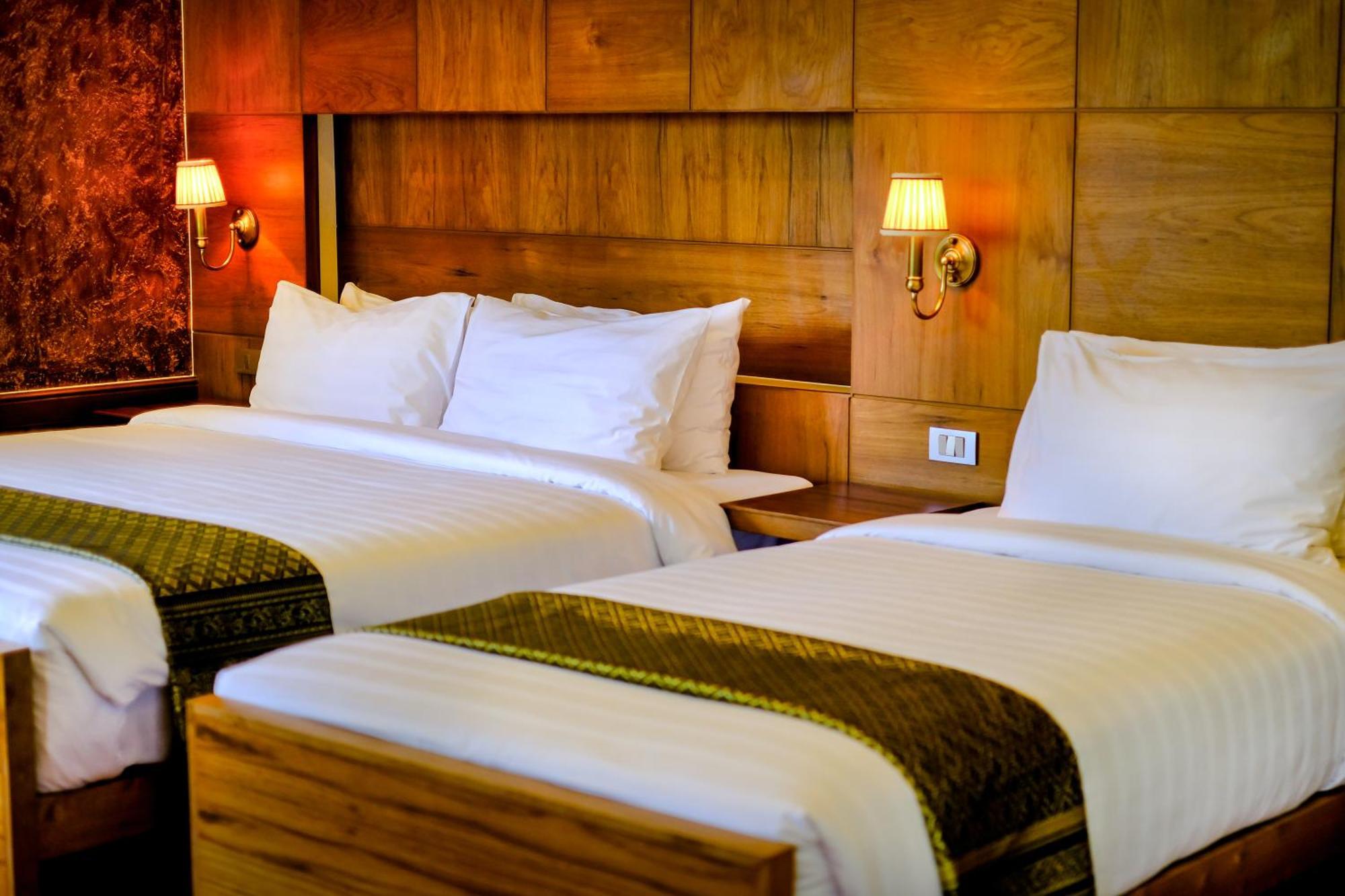 Deluxe Family Room 2-Way Airport Transfer 7AM 7PM
