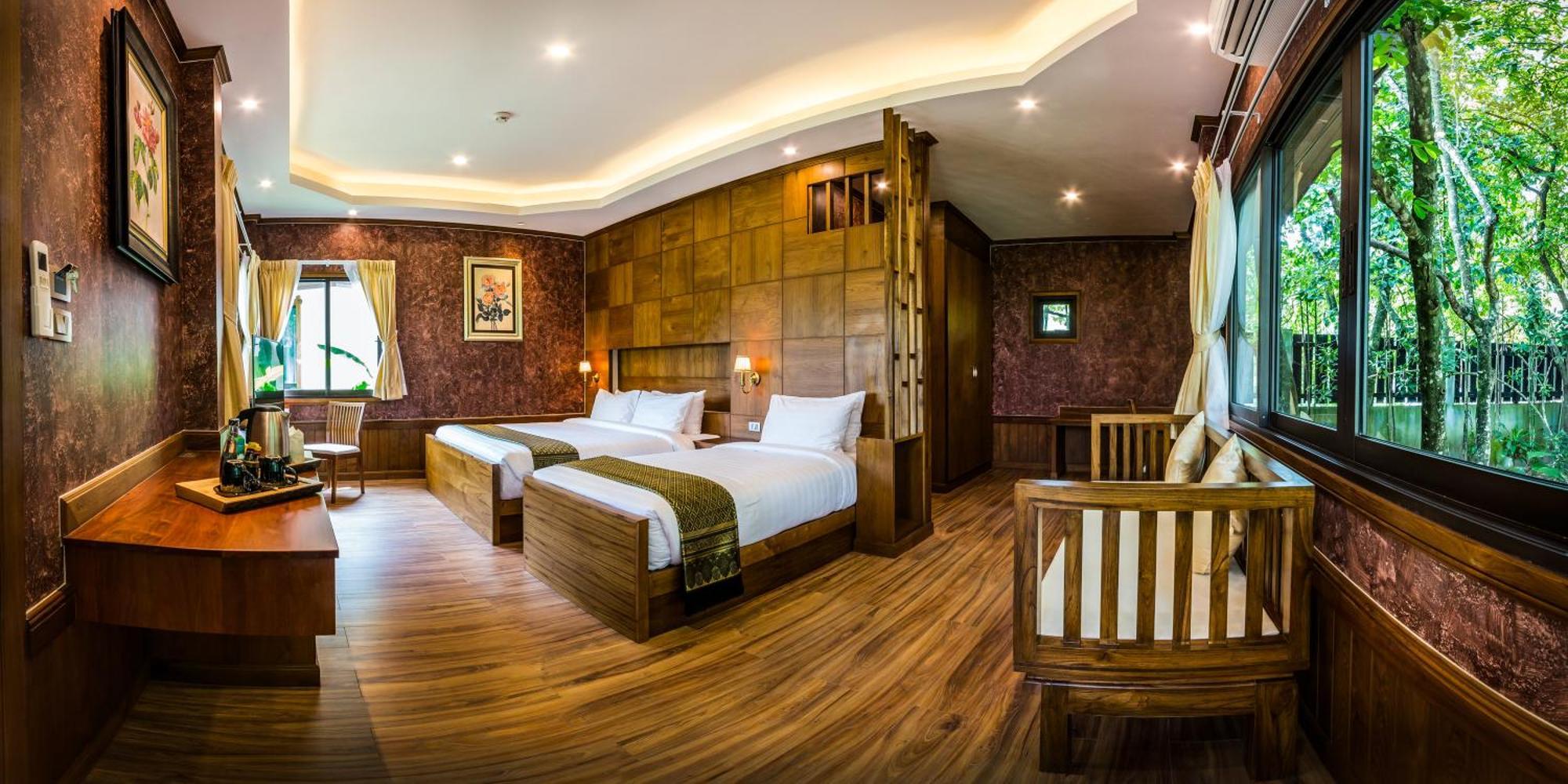 Deluxe Family Room 2-Way Airport Transfer 7AM 7PM