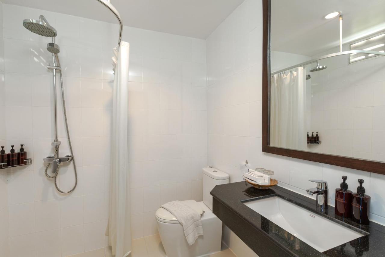 Superior King Room Partial Ocean View