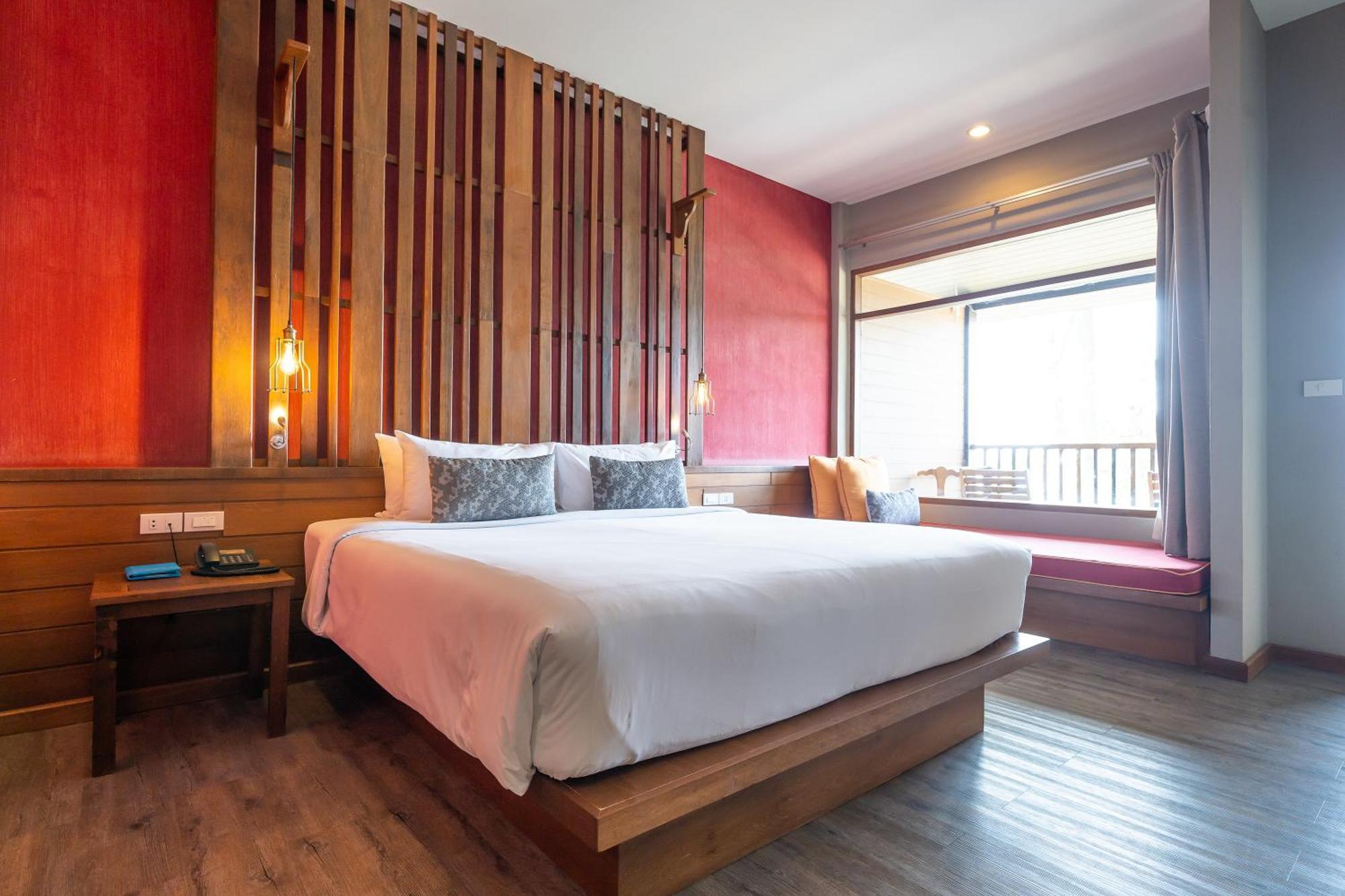 Deluxe Hillside Room