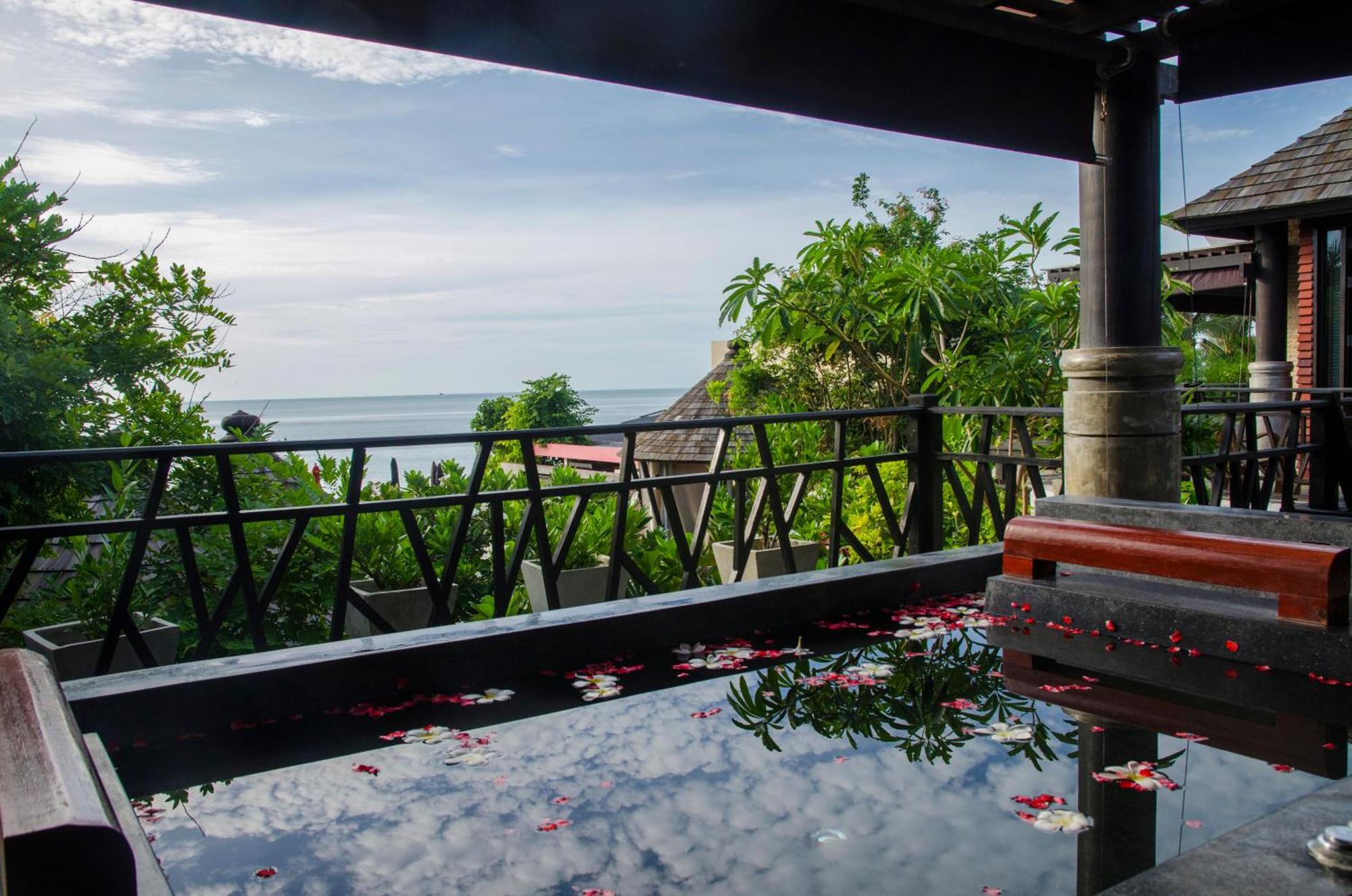 Sunrise Suite Hot Tub