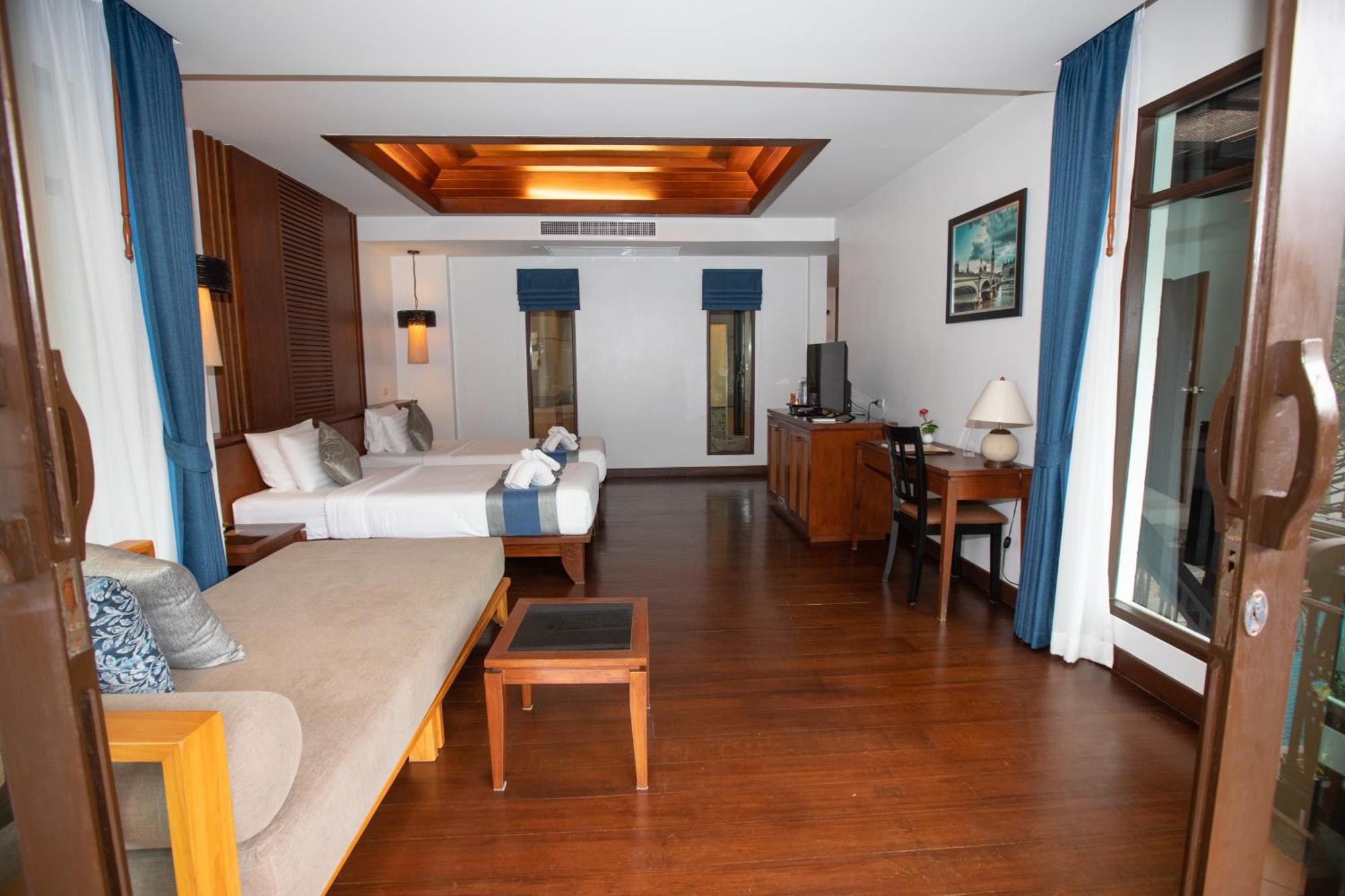 Deluxe Double or Twin Room Pool View