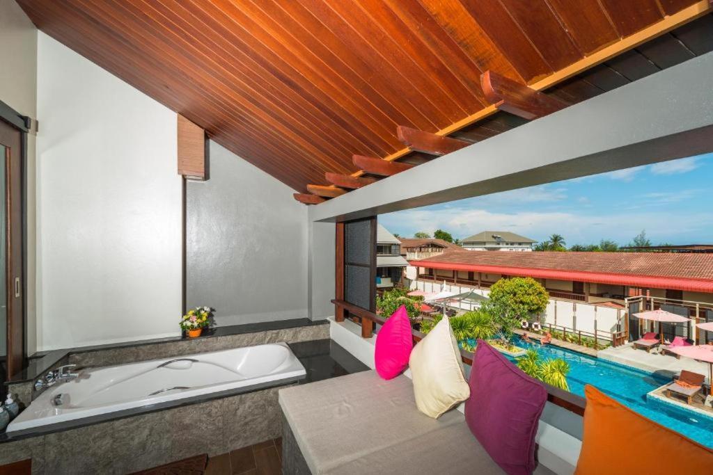 Deluxe King or Twin Room Balcony