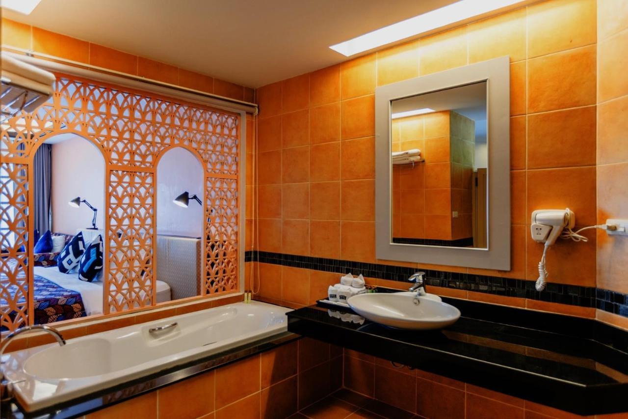 Deluxe Double or Twin Room Pool Access
