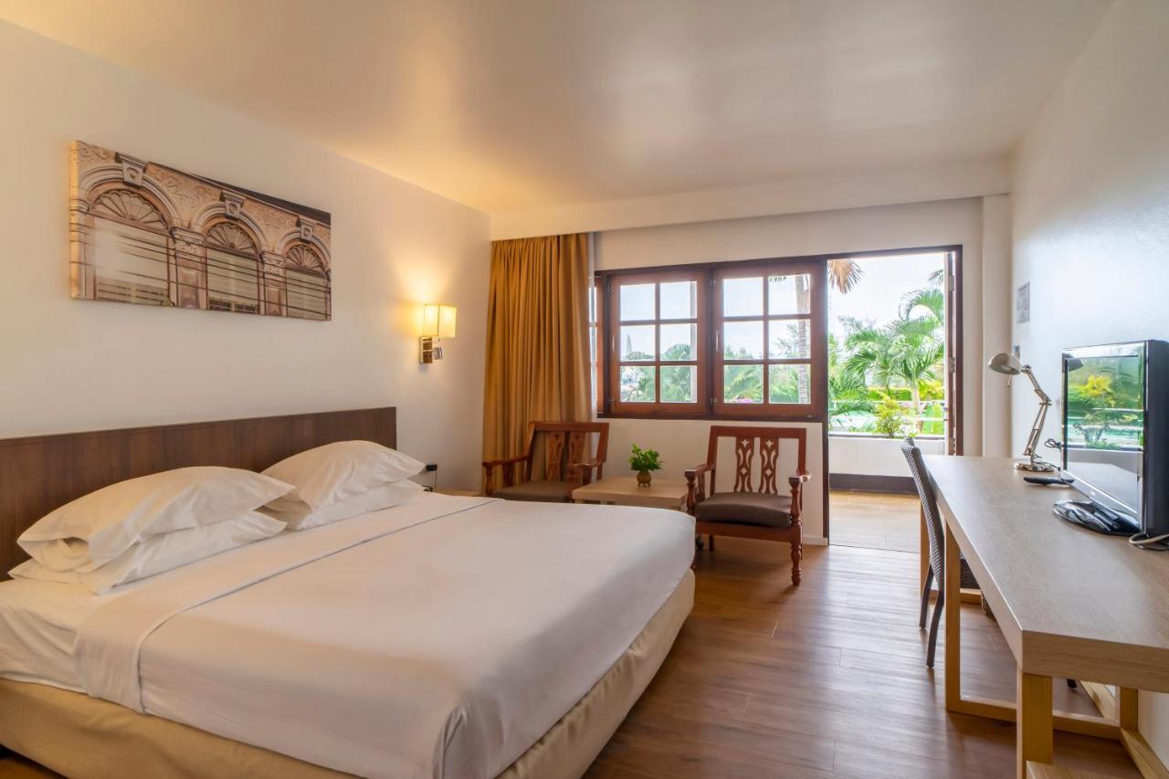 Superior King Room Partial Ocean View