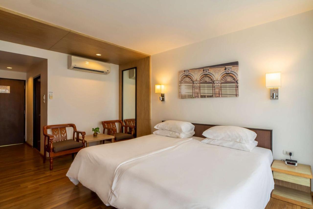 Deluxe King Room Garden View Non-Smoking