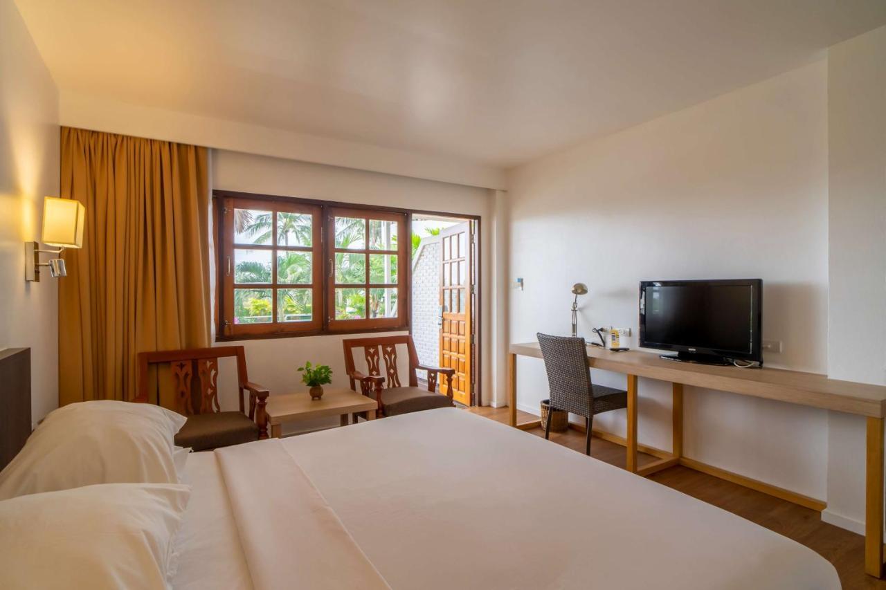 Superior King Room Partial Ocean View