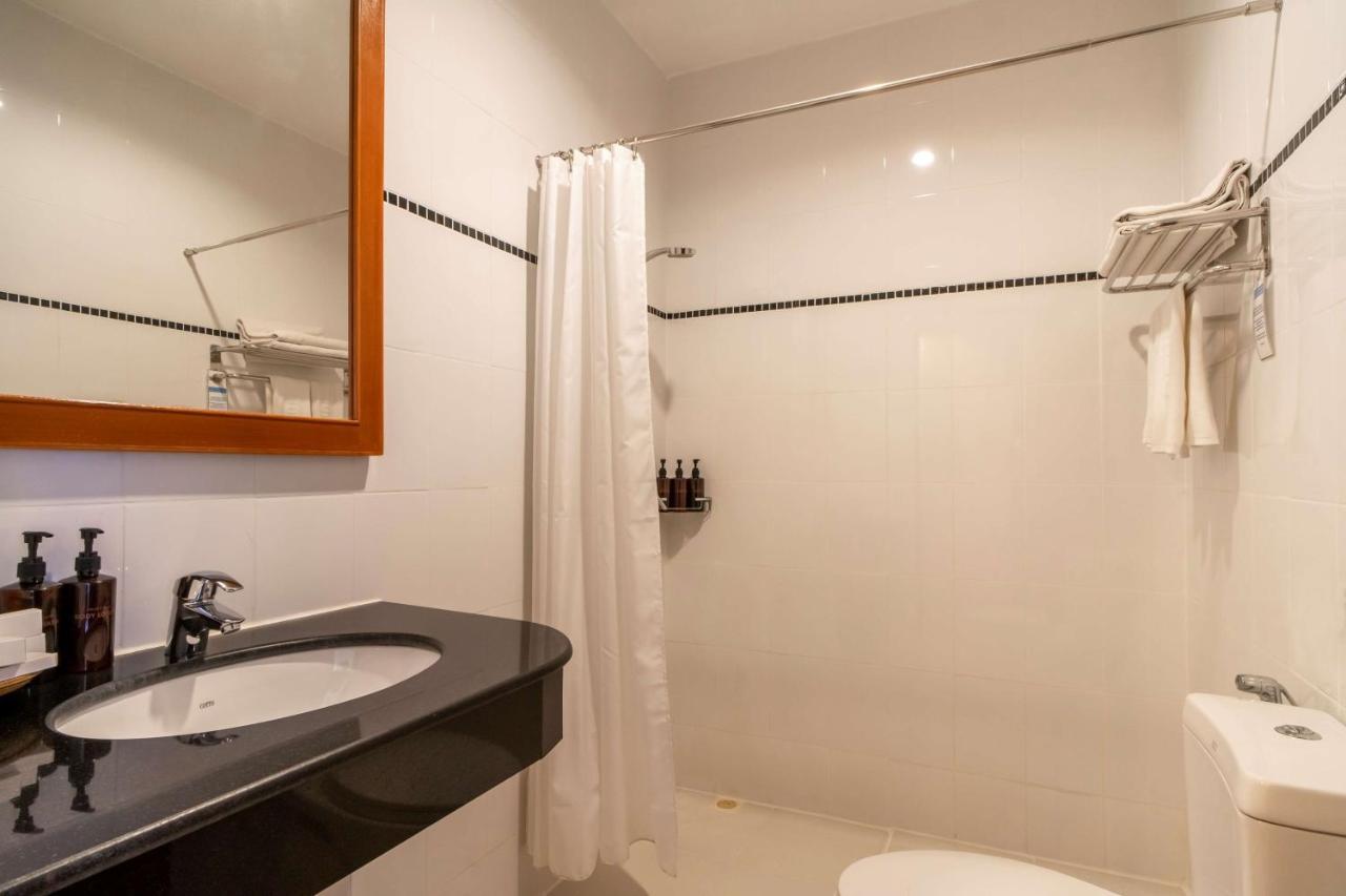 Superior King Room Partial Ocean View