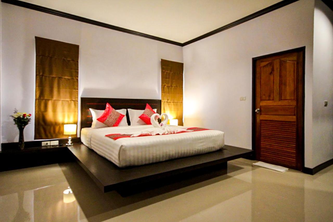 Queen Room Garden View