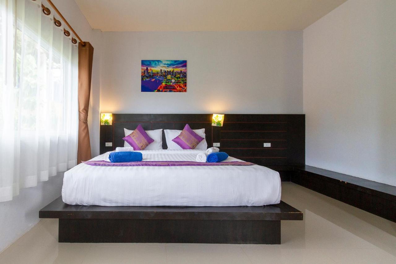 Queen Room Garden View
