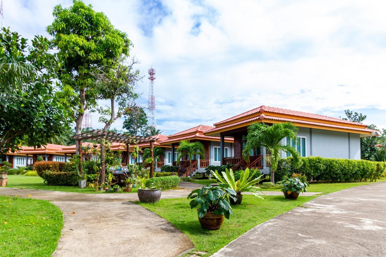 Queen Room Garden View