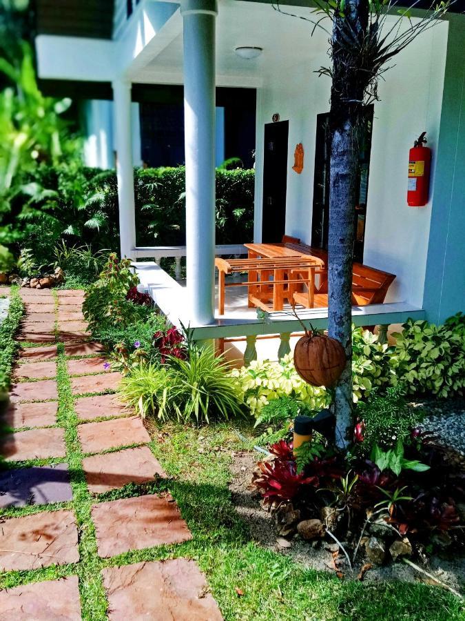 Bungalow Garden View