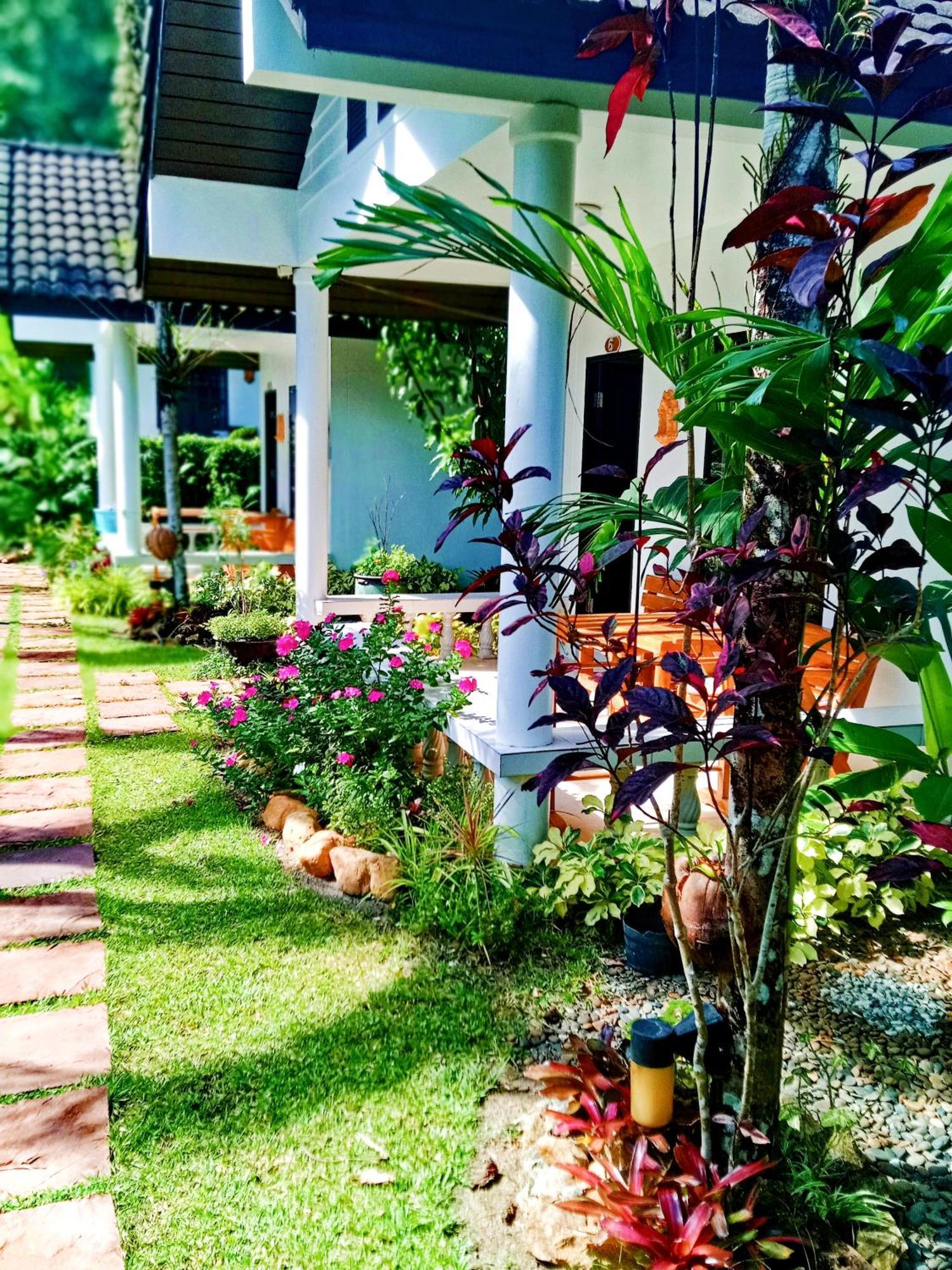 Bungalow Garden View