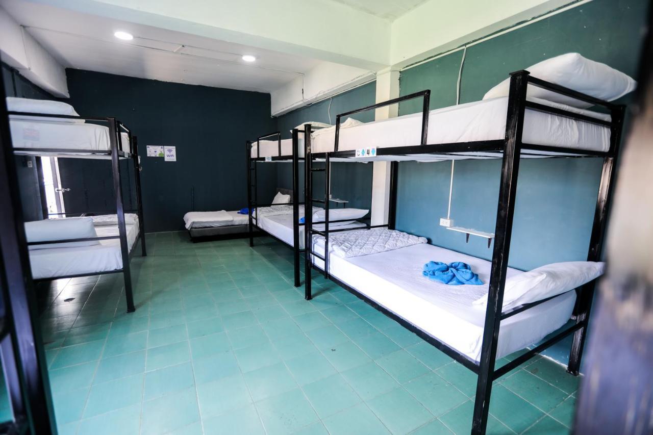 Single Bed in Mixed Dormitory Room
