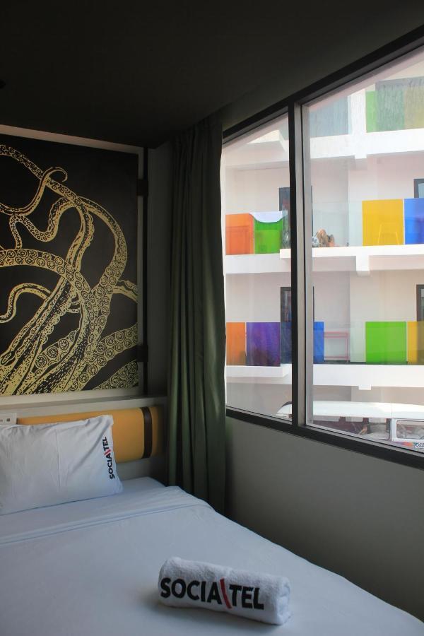 Superior Pool View Room