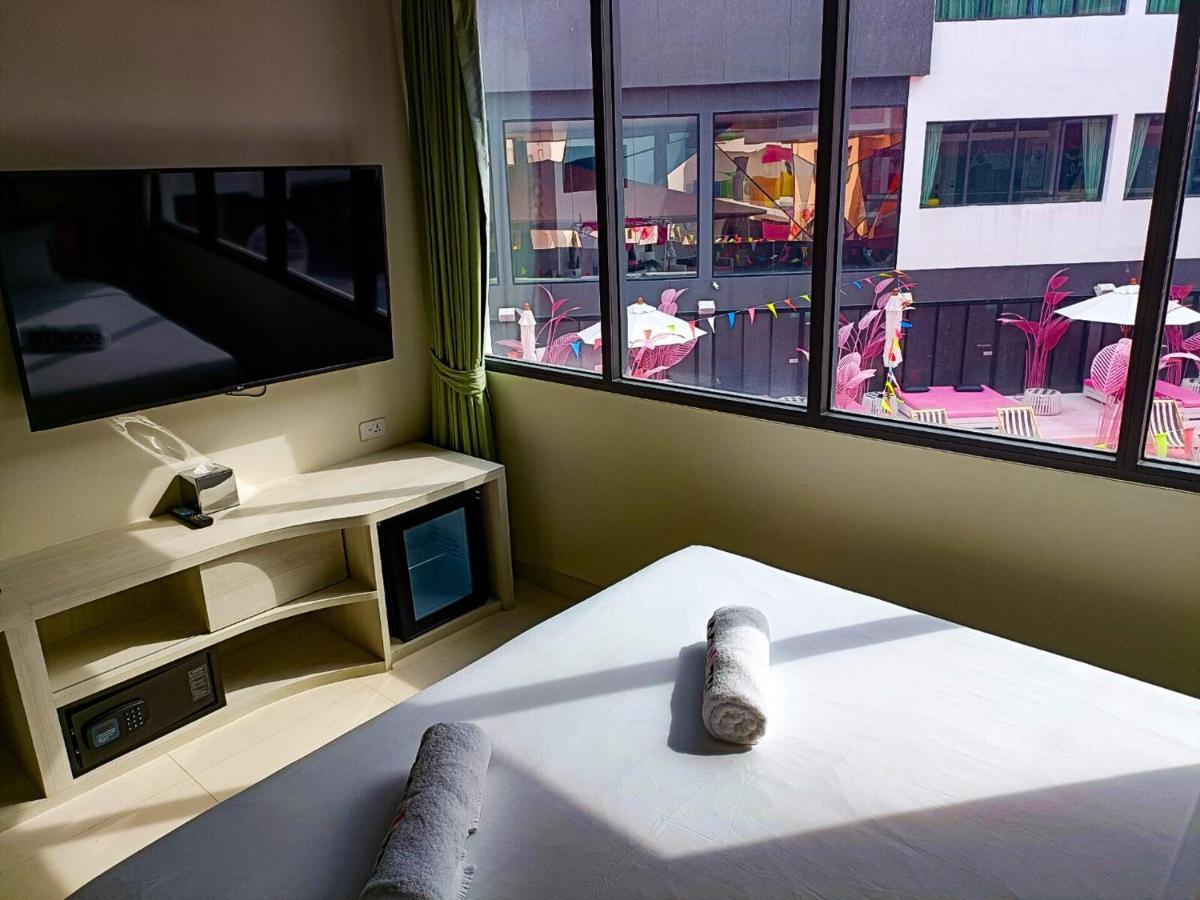 Superior Pool View Room