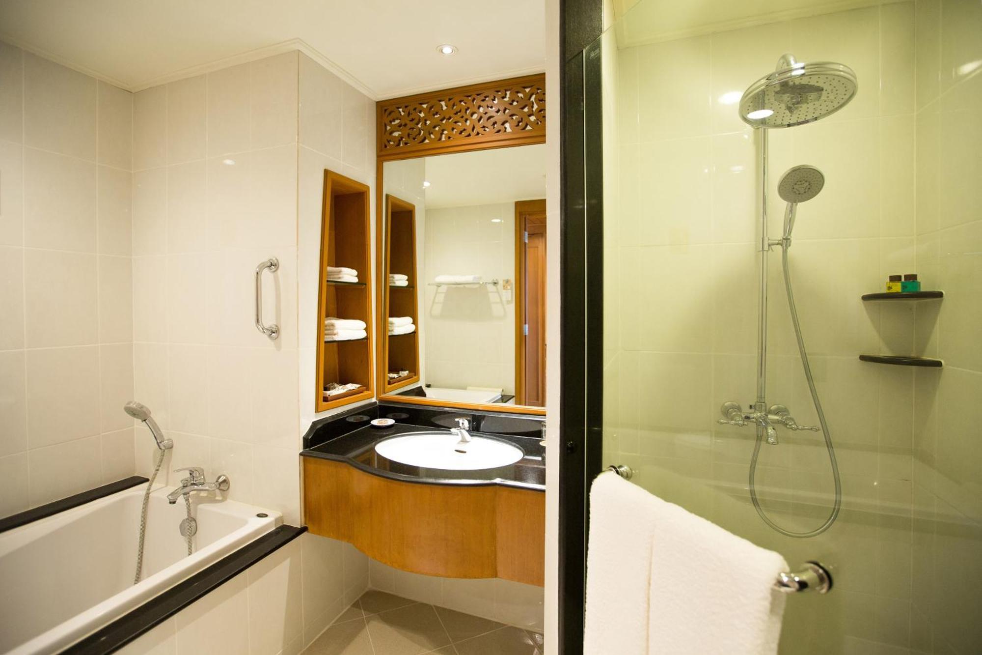 Deluxe Double or Twin Room