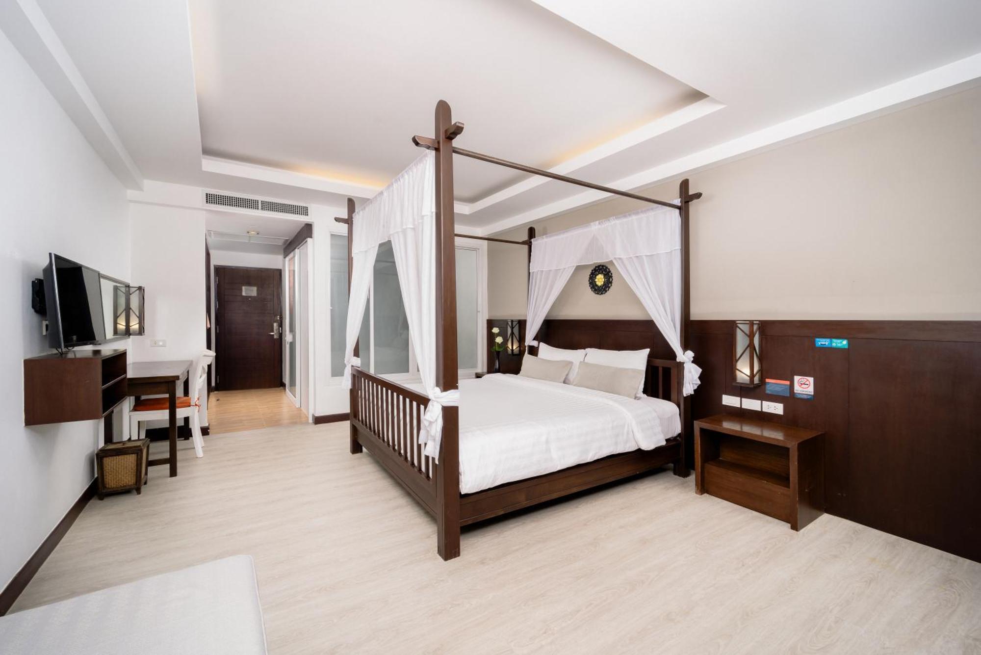 Deluxe Double or Twin Room