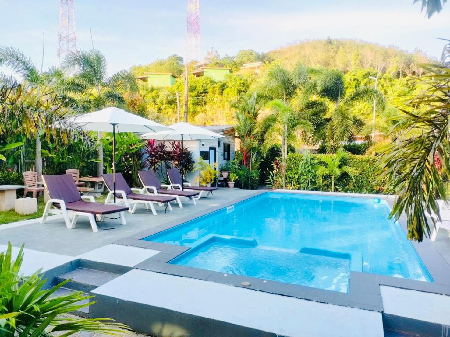 Superiro Pool View