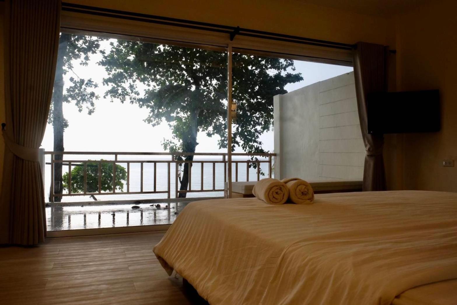 Premium Beachfront Second Floor