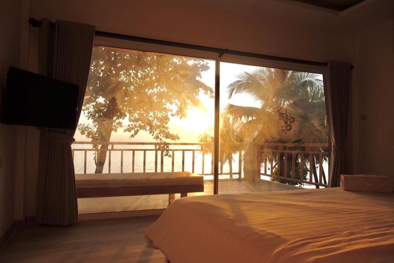 Premium Beachfront Second Floor