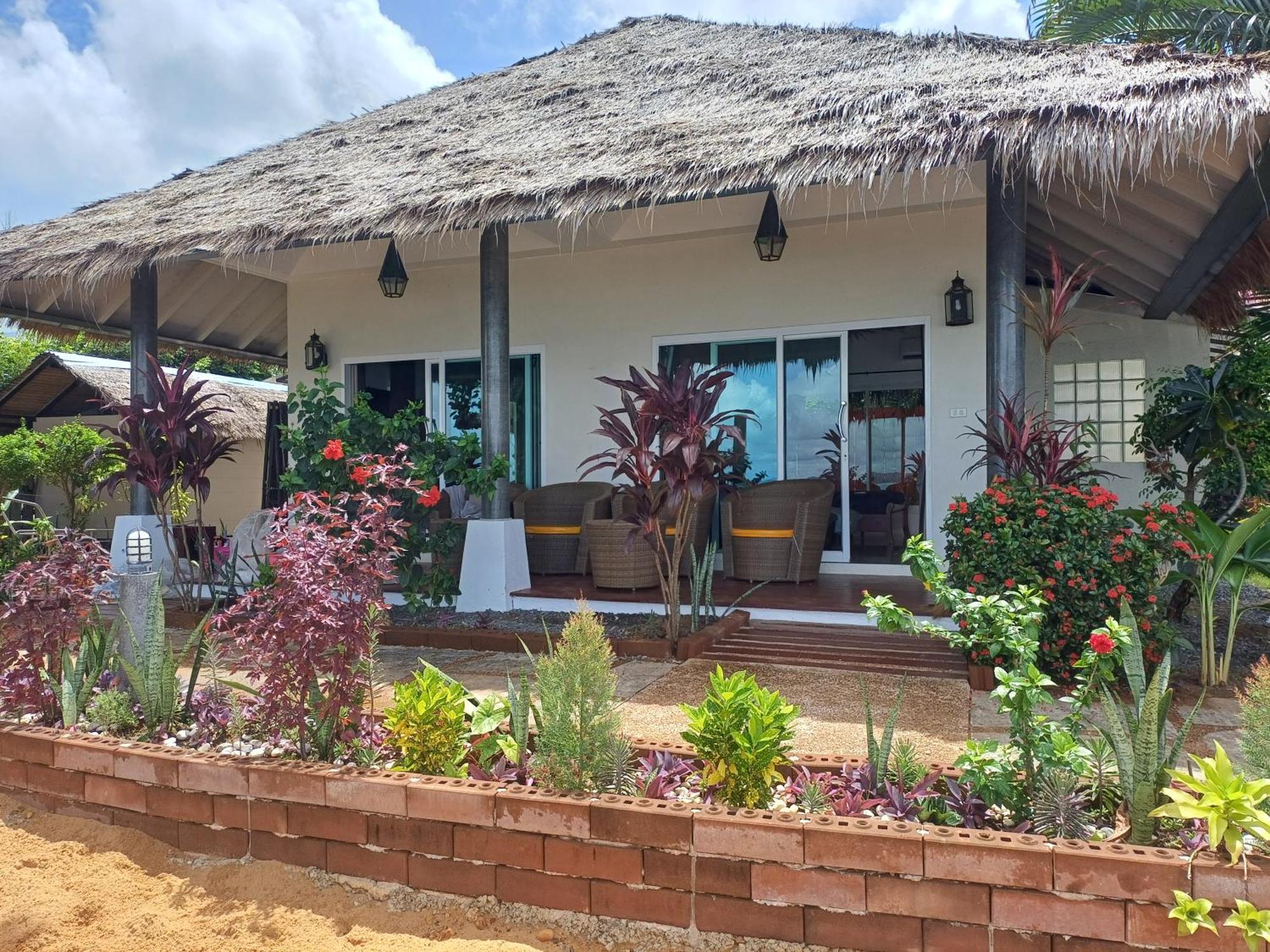 Deluxe Bungalow Balcony Sea View