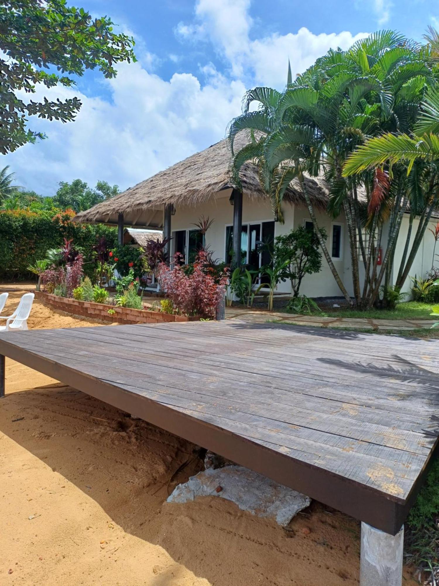 Deluxe Bungalow Balcony Sea View