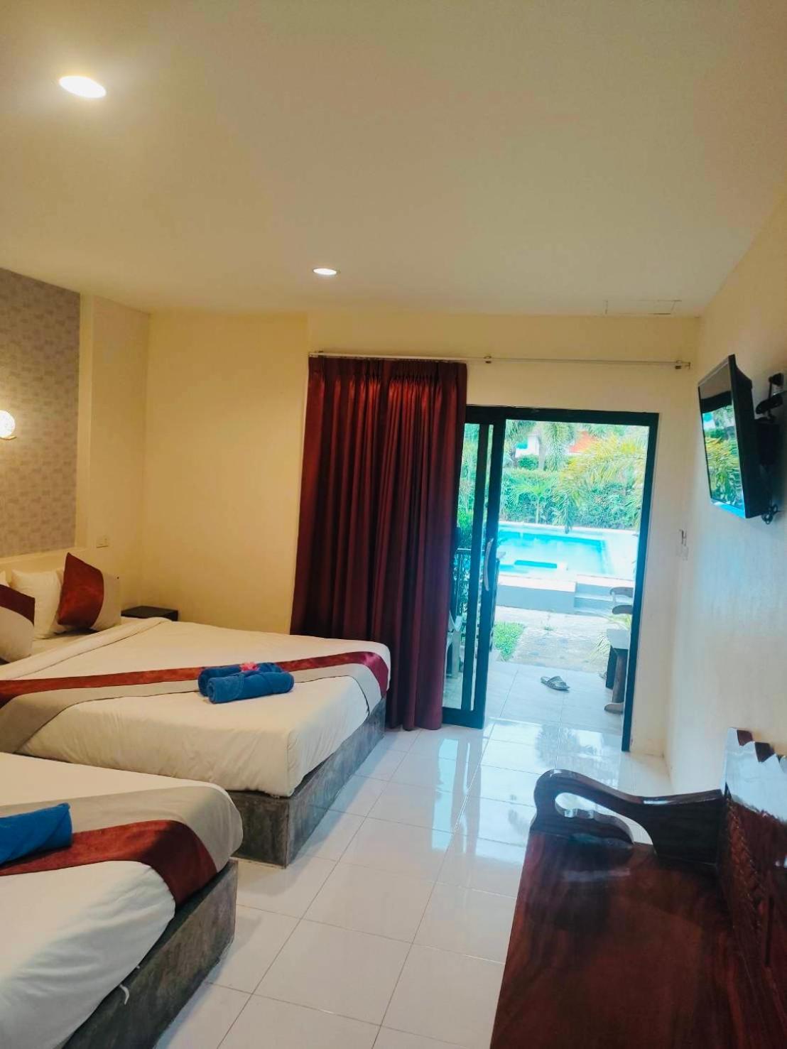 Triple Room Pool View